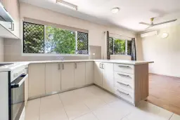 2 Gleneagles Crescent, Marrara