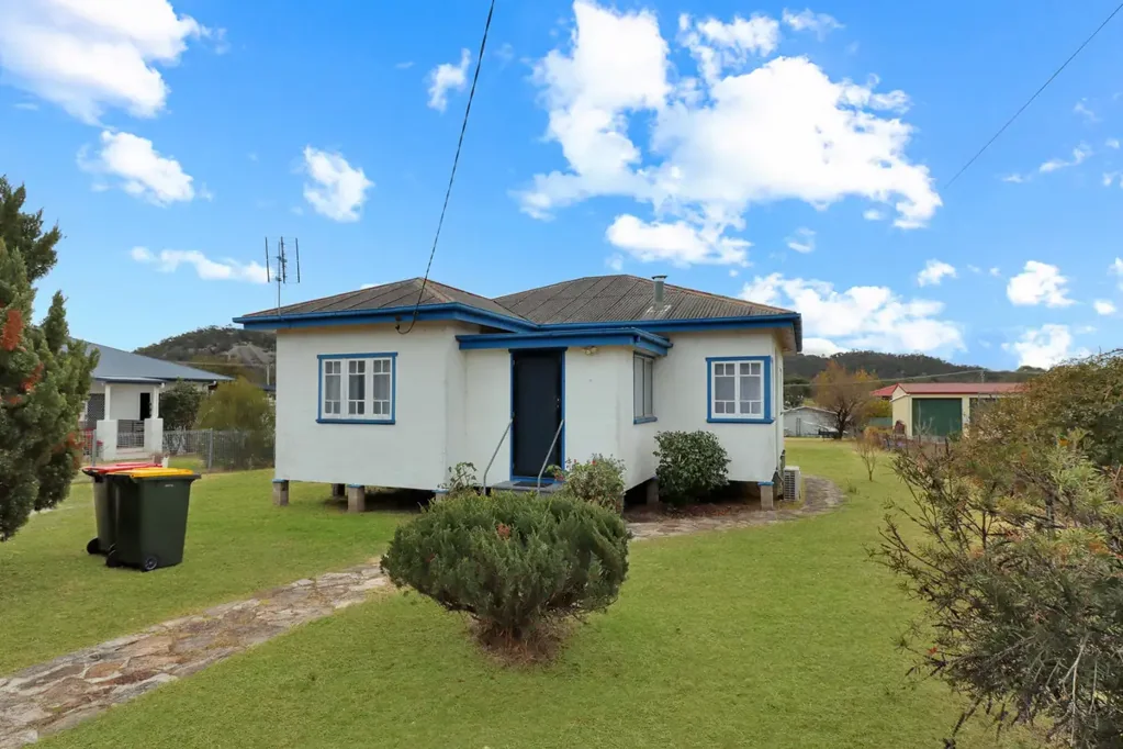 Stanthorpe 3房  Convenient Town Living with Immediate Income & Future Potential