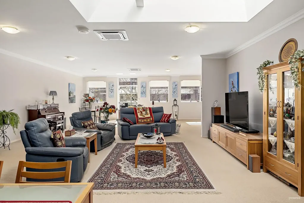 Newcastle 3Zimmer House size warehouse conversion in the heart of the city