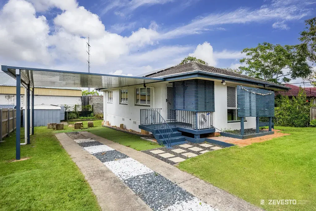 Charming Family Home in Daisy Hill!