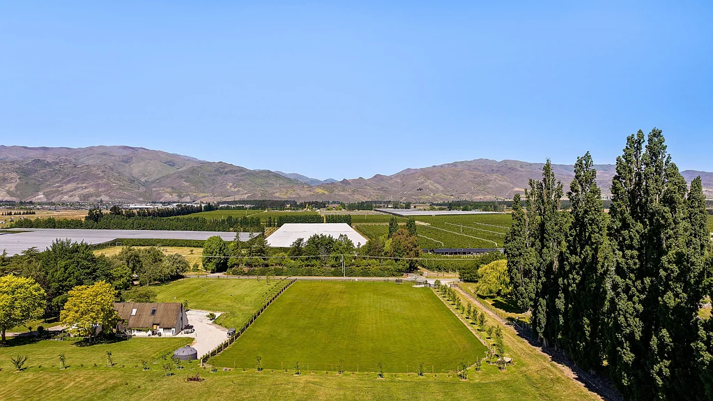 Cromwell  Two sections available - your dream location