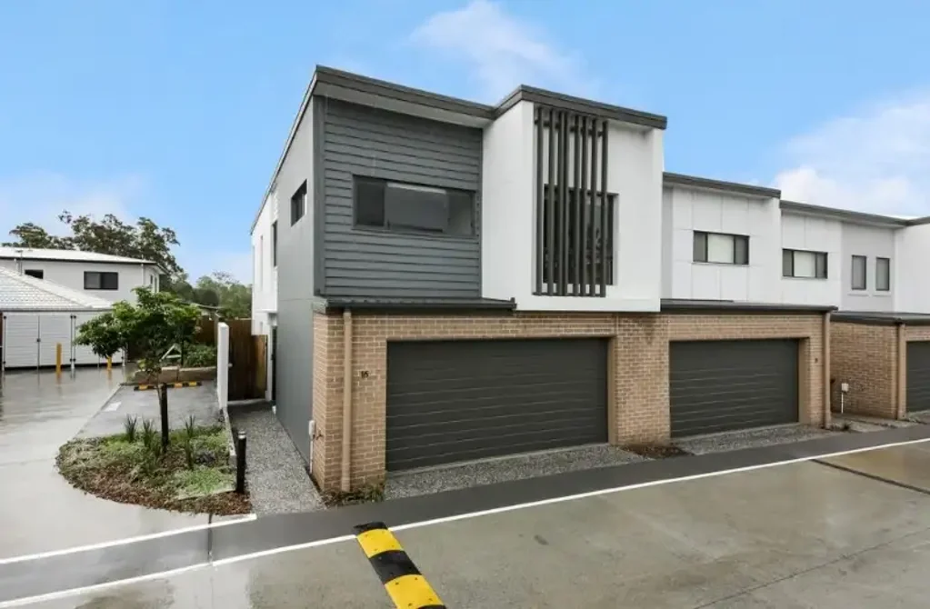 Beautiful 4 Bedroom Townhouse in Calamvale