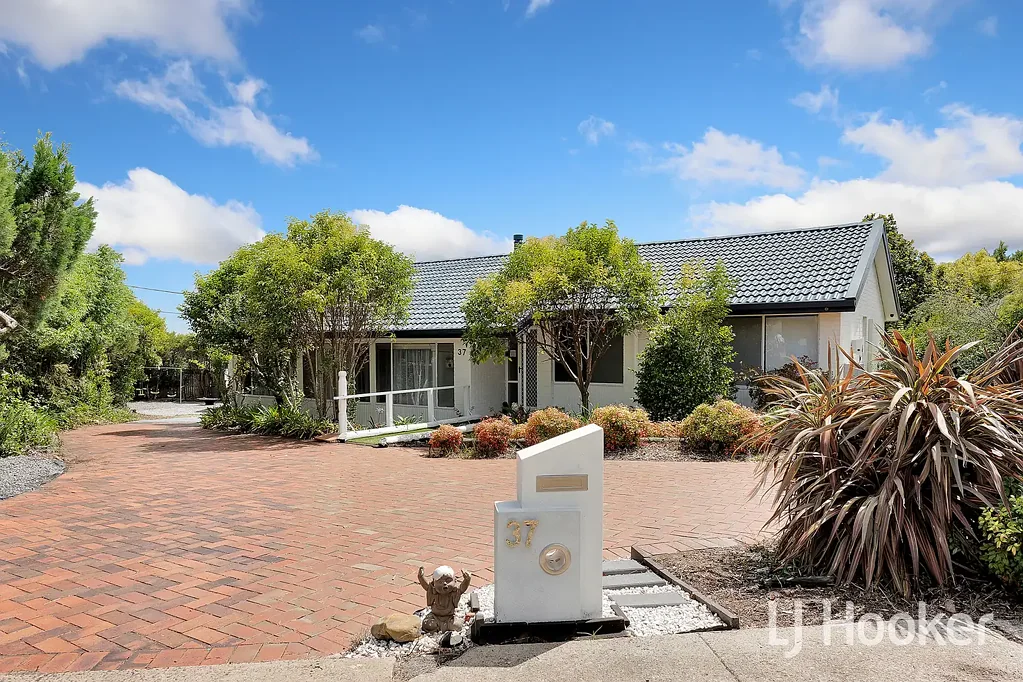 37 Dalley Crescent, Latham, ACT 2615