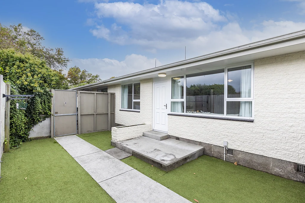 Saint Albans 2 Bedroom Sunny, Double Glazed, Spacious and Super Location
