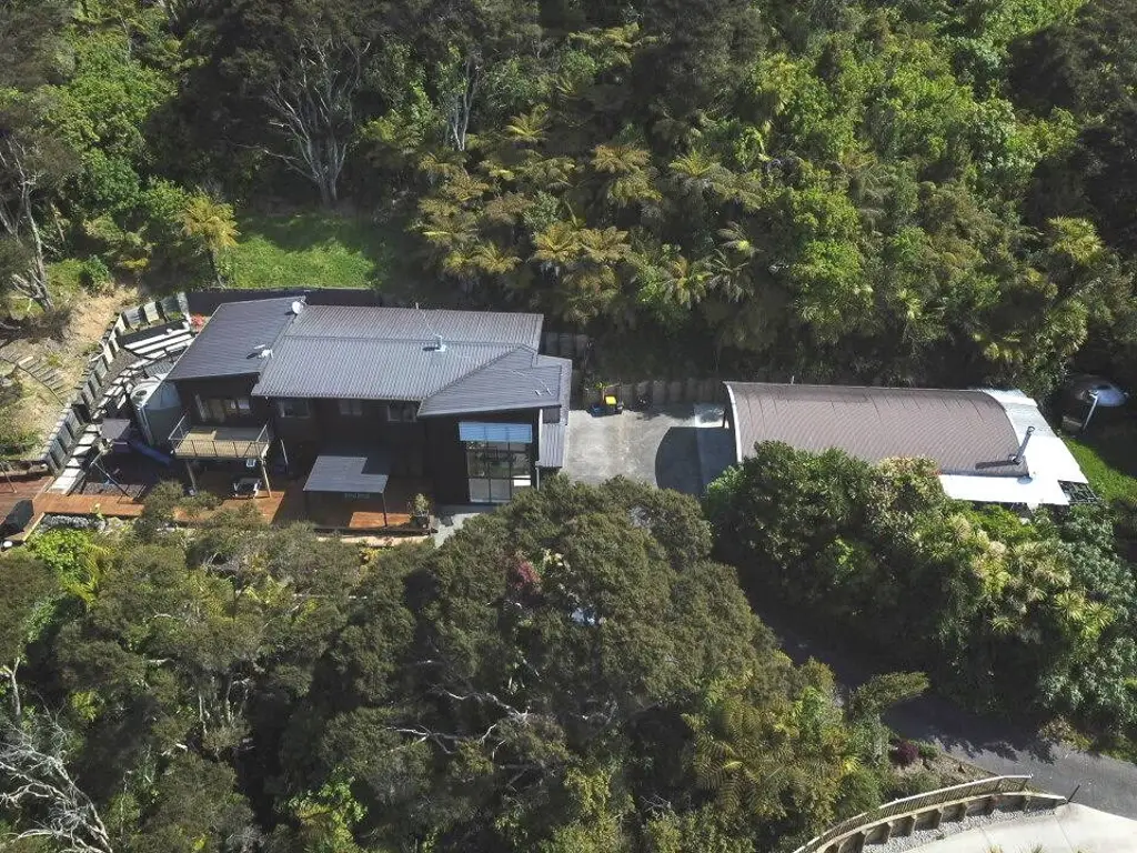 Dairy Flat 8房  Captivating Modern Nature 6 Bed + 2 Bed Minor!