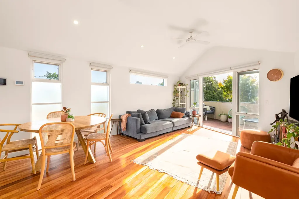 Incredible contemporary townhouse with architectural edge!