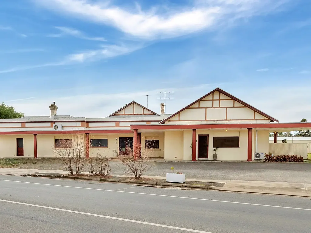 Saddleworth 10Kwarto Endless possibilities. BnB? Cellar Door? Or Large Family Home?