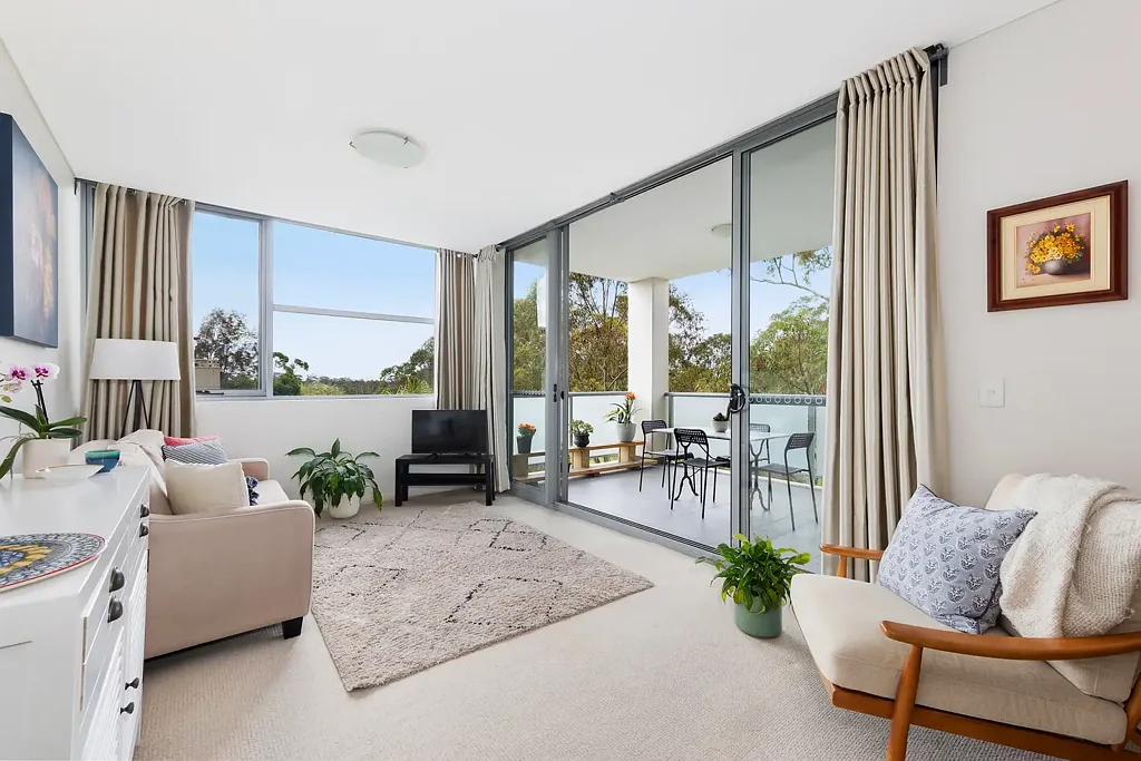 Pymble 2Zimmer Radiant north-east brilliance, distinguished by space and style
