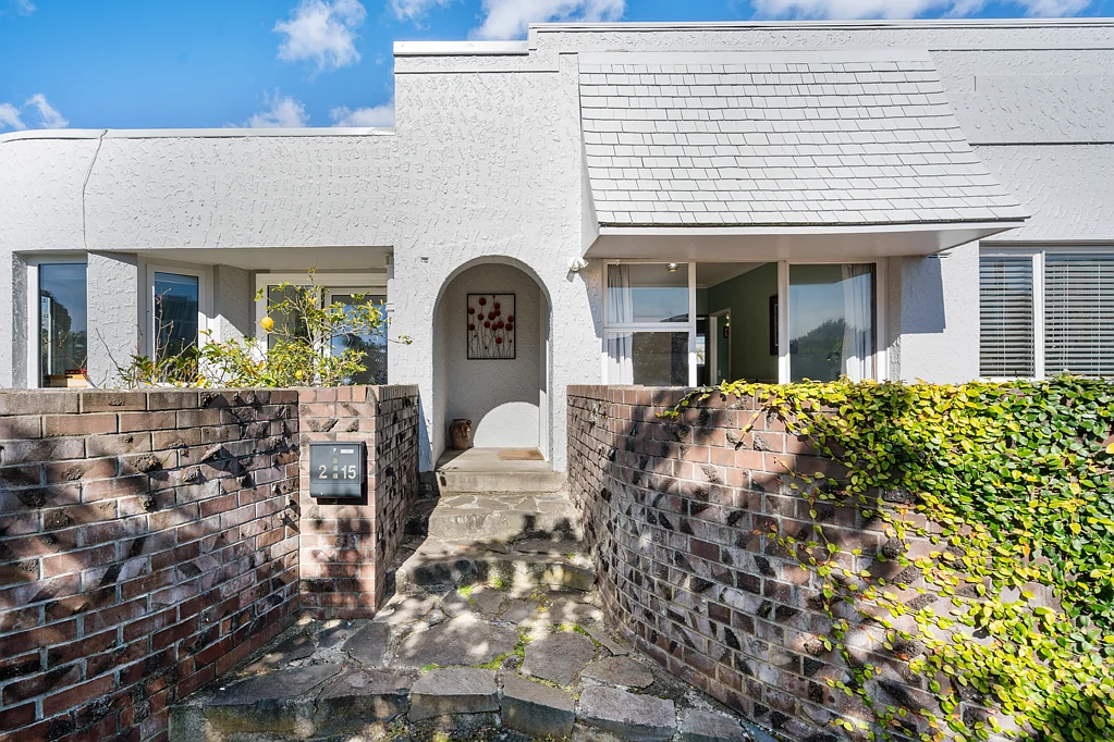 Mission Bay 2غرفة نوم Art Deco Classic in Coveted Coastal Precinct