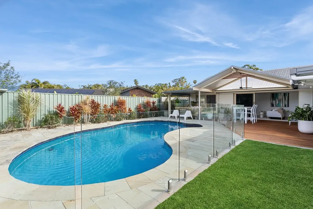 Mooloolaba 4 Slaapkamer Renovated Mooloolaba home offering the perfect coastal lifestyle