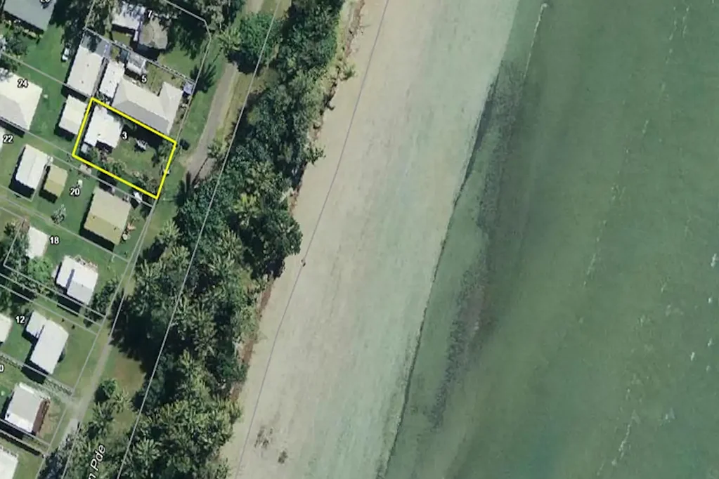 Midge Point  COTTAGE WITH BEACH FRONT / ESPLANADE LOCATION
