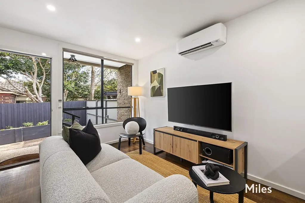 Heidelberg Heights 2房 隐蔽、阳光充足、单层后角静居 Secluded, Sunlit & Single-Level Rear Corner Sanctuary
