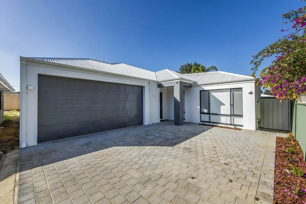High Wycombe 4 Bedroom SIMPLY STUNNING QUALITY NEW BUILT HOME   DISPLAY HOME FINISH   VACANT AND READY TO MOVE IN NOW    Why build this one is finished.