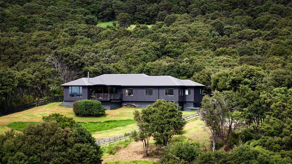Puhoi 4침실 A Perfect Blend of Nature, Comfort, & Tranquility