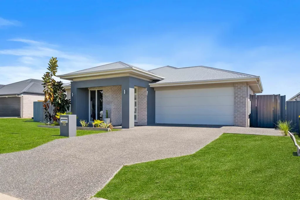 35 Waugh Street, Urangan, QLD 4655