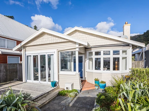 Eastbourne 2房  Bid For Beachside Bliss!