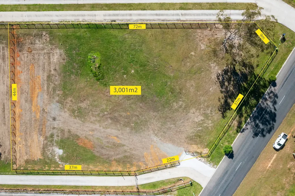 Elimbah 3,001m2 优质 Elimbah 土地：山景与无限潜力 3,001m2 of Prime Elimbah Land: Mountain Views & Endless Potential