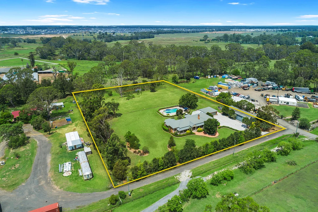 Berkshire Park 4 Slaapkamer Expansive Living on Arable Land