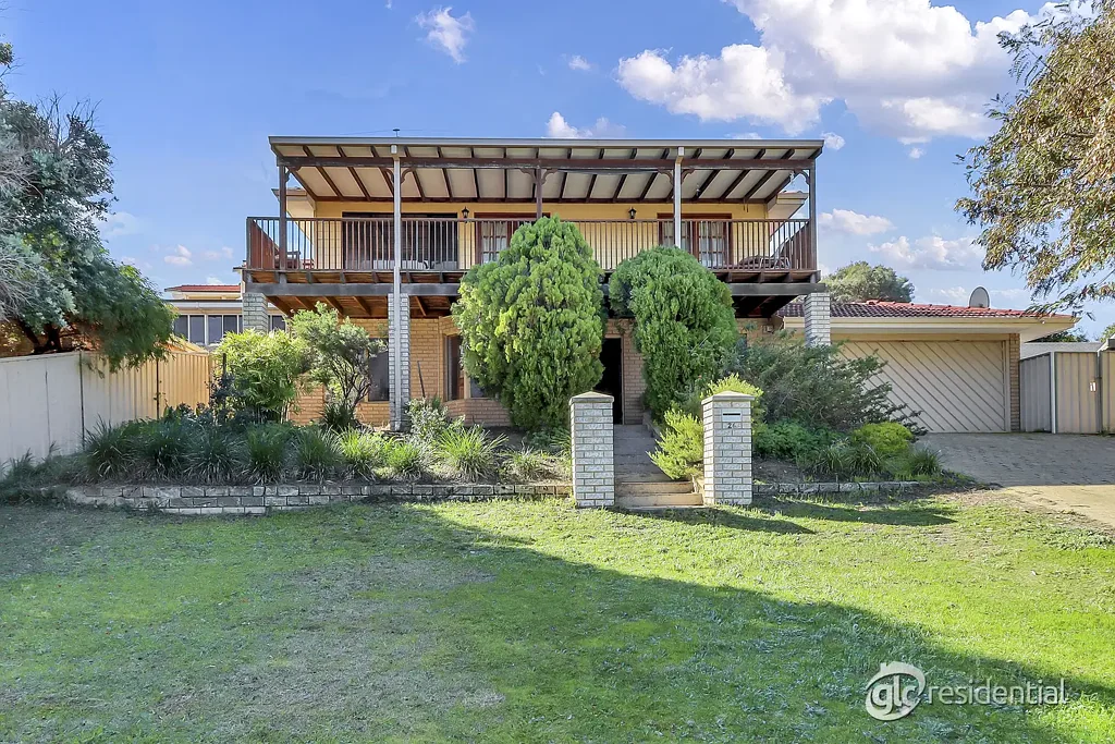 Beaconsfield 4房  A Well-Loved Home with Endless Potential