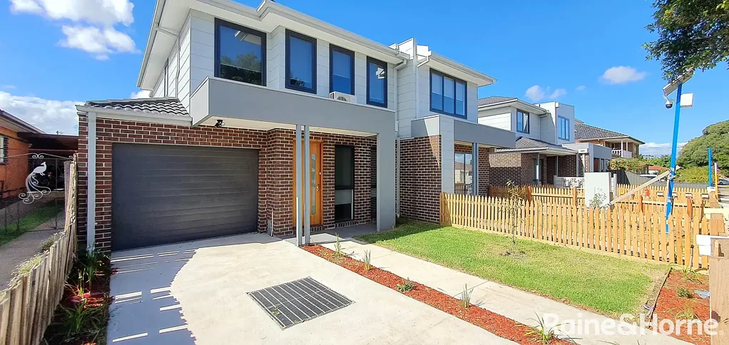Modern 3 bedroom townhouse for rent!