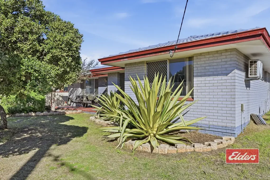 Beresford 4房  Space, Flexibility and Family Living on a Generous 812sqm Block