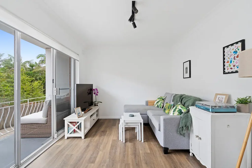 2/16 Wyadra Avenue, Freshwater, NSW 2096