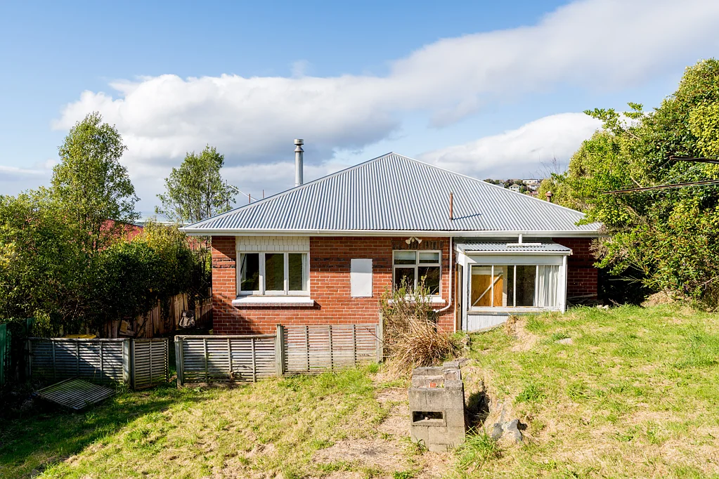 Calton Hill 3chambre Renovator’s dream with huge potential