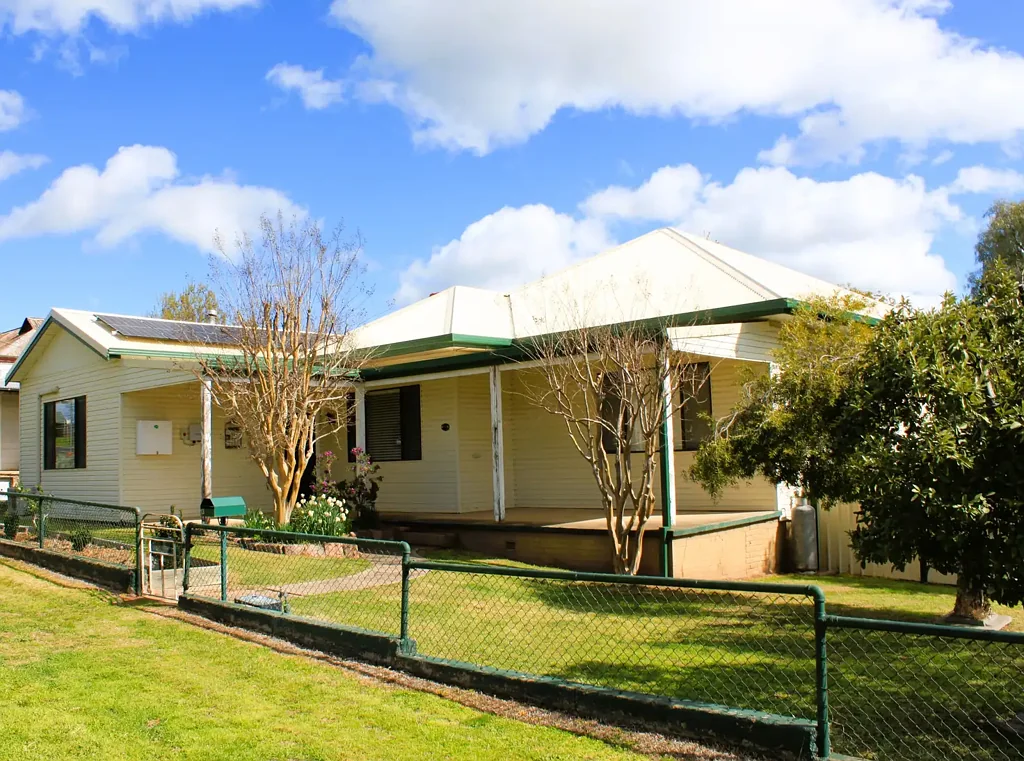 Grenfell 4 Bedroom NEW TO THE MARKET - House for the extended family
