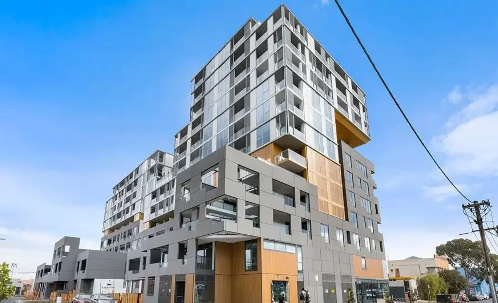Convenient Location with Lifestyle Options!