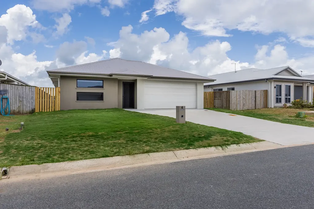 4 Henley Close, Blacks Beach, QLD 4740