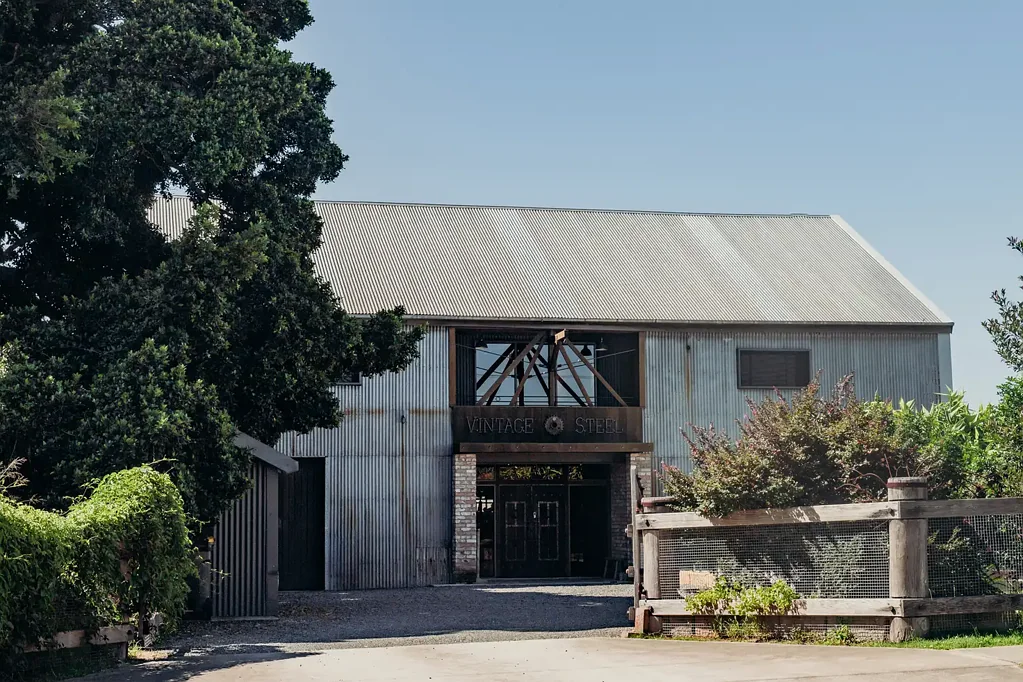 Hinton 7房  Vintage Steel - One of the Regions Most Exceptional Properties