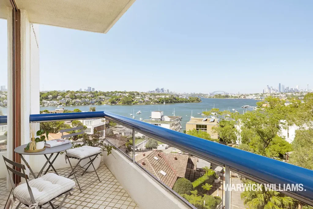 PANORAMIC VIEWS - LUXURIOUS CONTEMPORARY FINISHES
