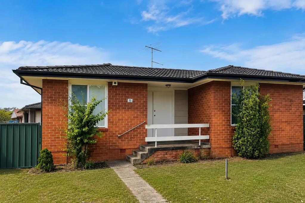 Family Comfort in a Convenient Location!