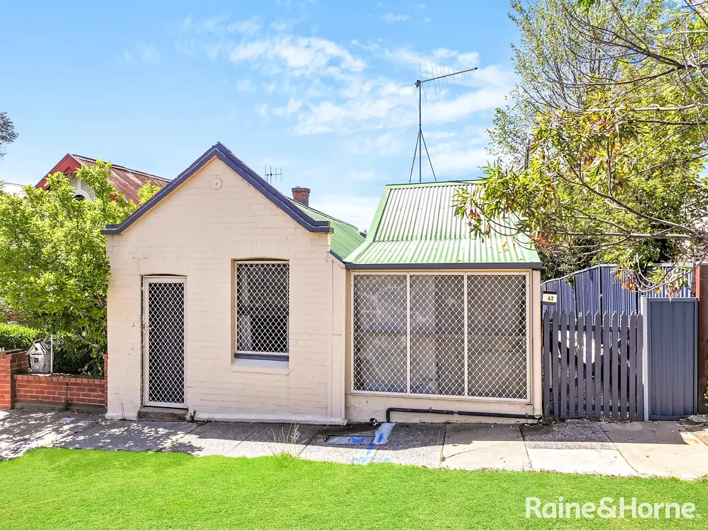 Bathurst 2房  RENOVATED CHARM JUST MOMENTS FROM KEPPEL STREET