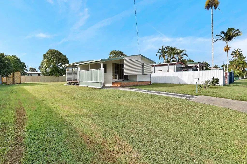 South Mackay 2chambre South Mackay Home on a Spacious 1,062m² Block with Development Potential