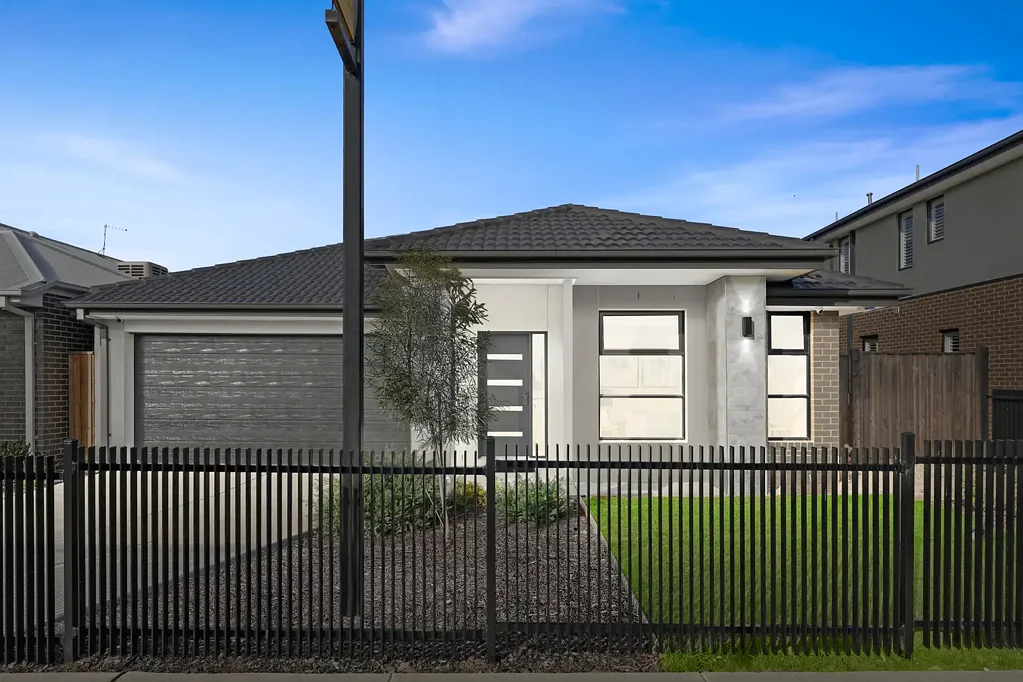 Mickleham 4غرفة نوم Ex display (Never lived in) | 2 livings | Massive backyard | TOP INCLUSIONS