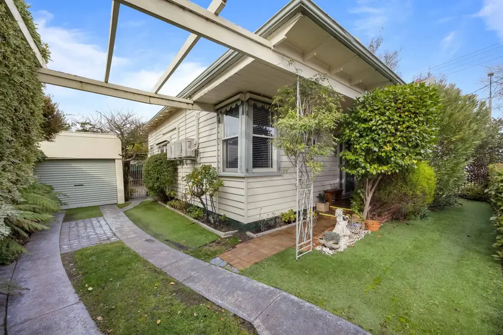 Ballarat Central 2房  Timeless Period Charm Held by the Same Family Since 1959