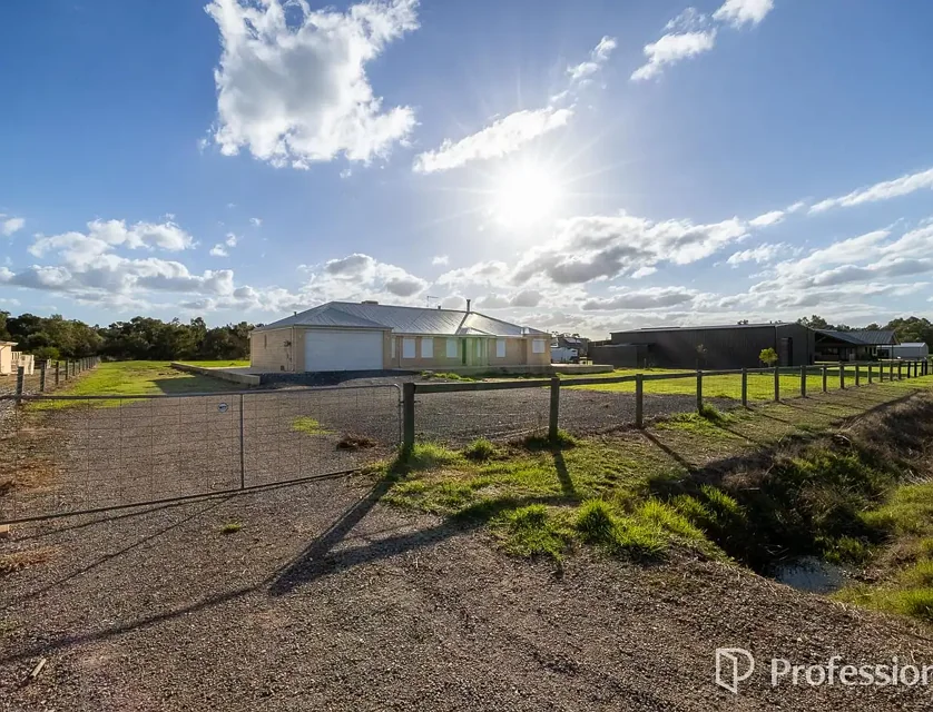 115 Rangeview Loop, Serpentine, Serpentine-Jarrahdale, 4 Bedrooms, 2 Bathrooms, House