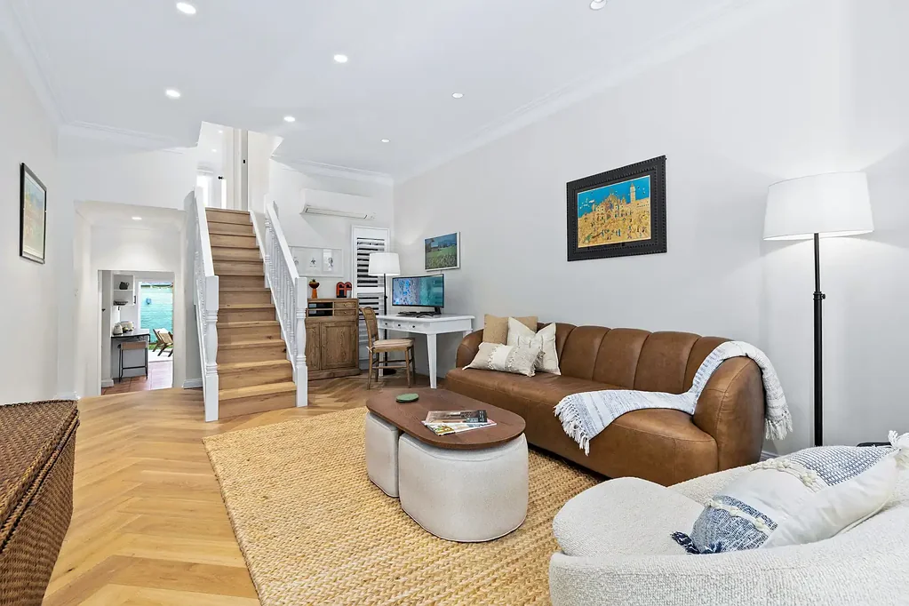 Balmain 2Habitaciones Serene lifestyle on a quiet leafy street close to the village