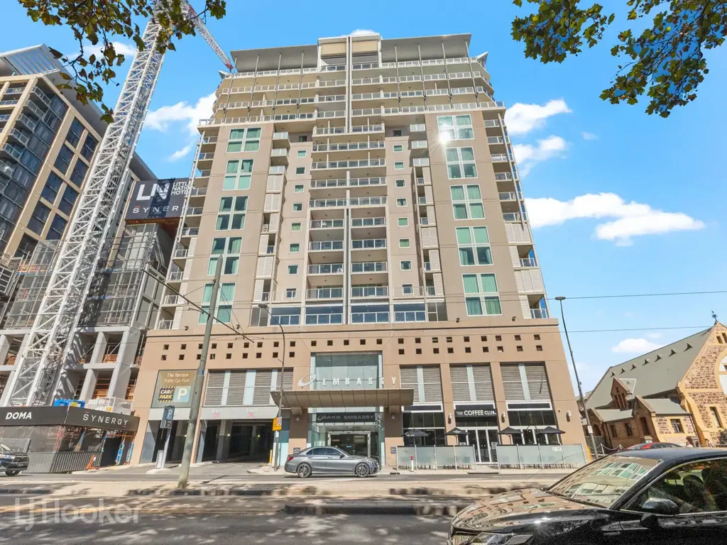 LIVE THE DREAM IN THE CBD & MOVE STRAIGHT IN TO THIS SECURE APARTMENT