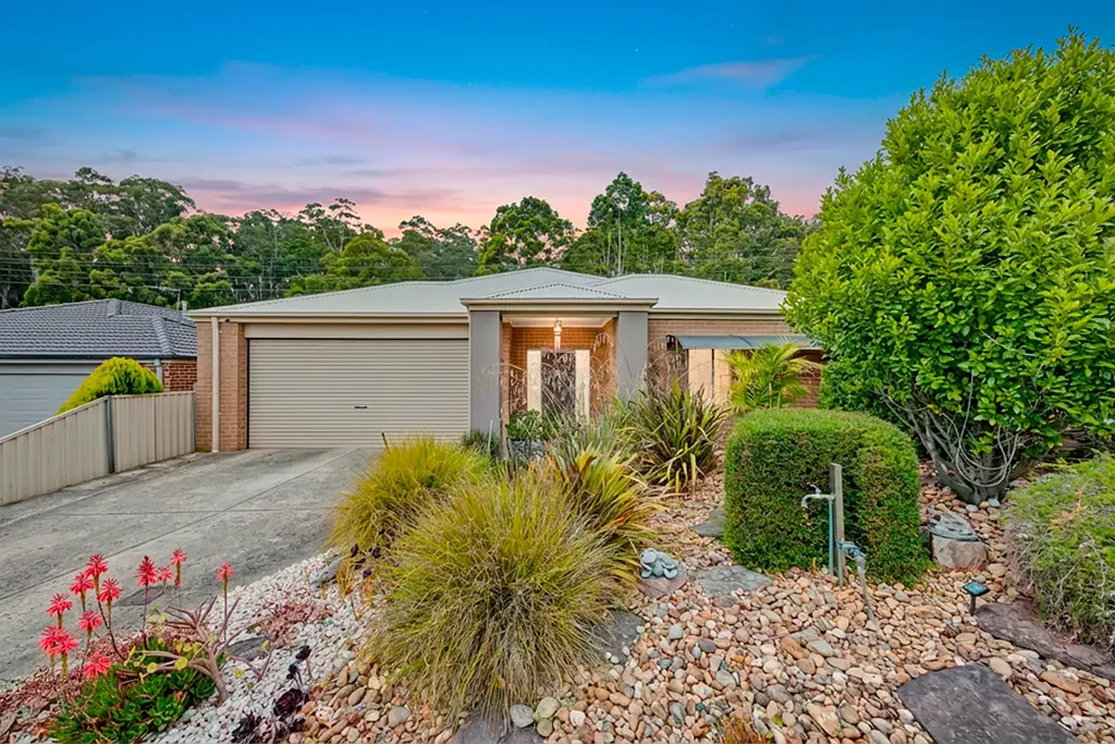 11 Valleyview Grove, Drouin, VIC 3818