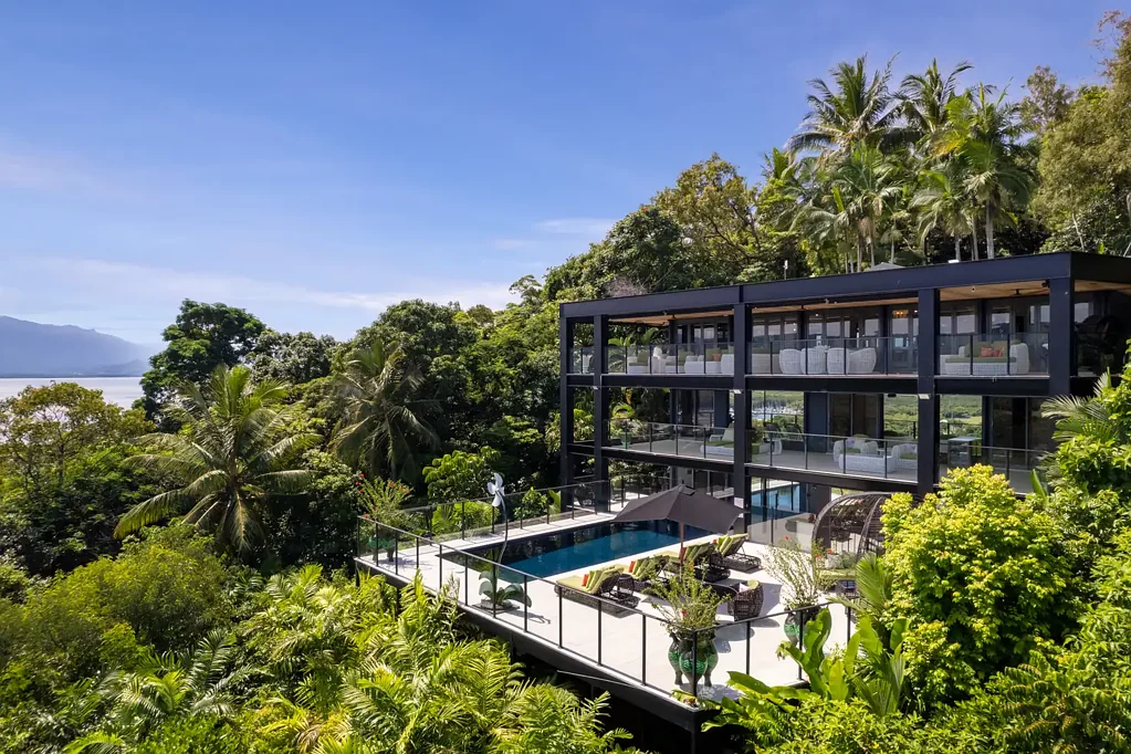 Port Douglas 4 Bedroom An Architectural Masterpiece with Unrivaled Views