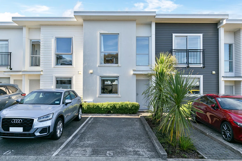 3/32 Dr Taylor Terrace, Johnsonville, Wellington