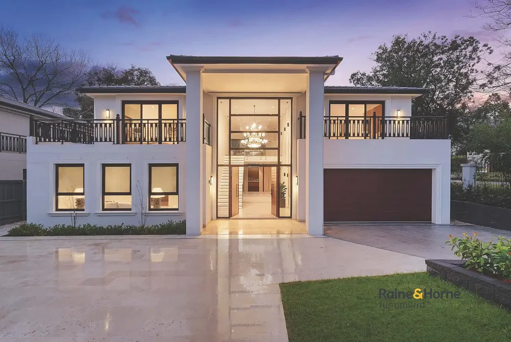 Wahroonga 5Kwarto Luxury Meets Scale in this full brick Masterpiece