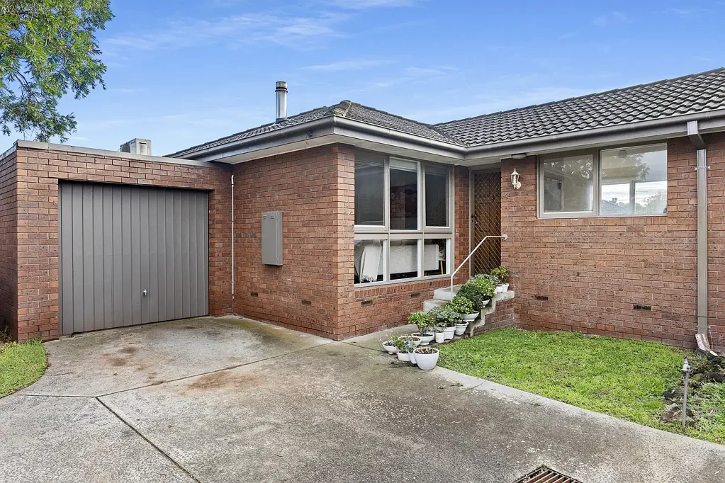 Frankston 2房 Frankston Beach近邻 私密单层设计 朝北采光佳 现代电器齐全 后院娱乐空间 Convenient Villa Living