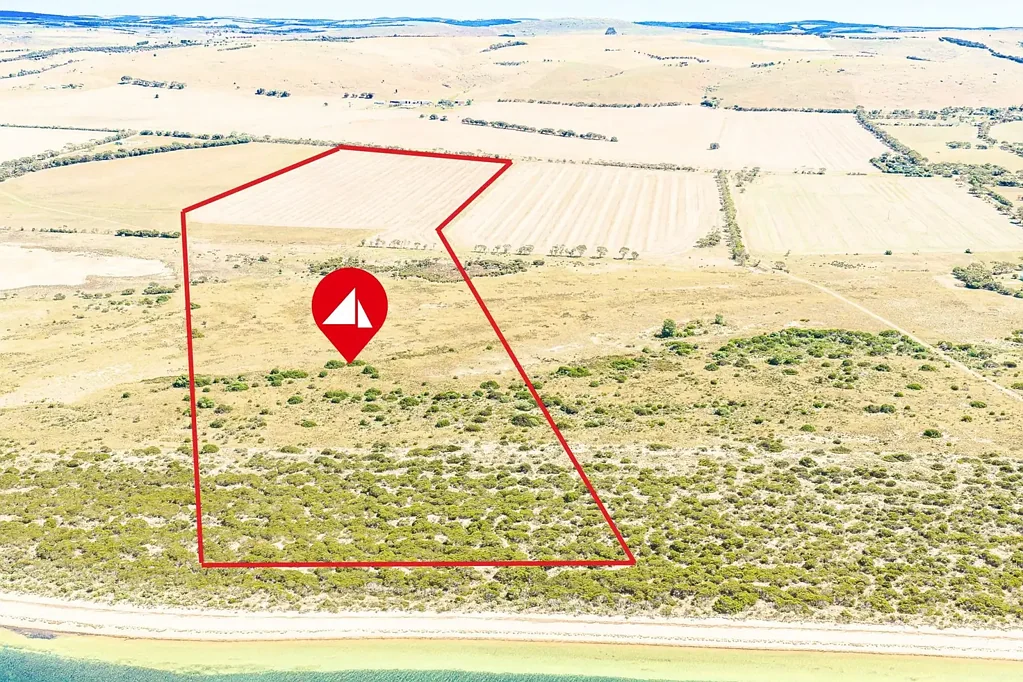 Louth Bay  Substantial Coastal Holding – From Highway to the Sea