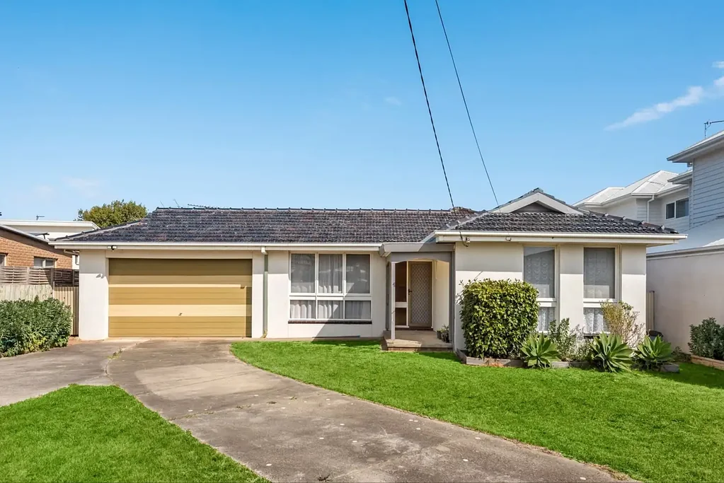 Ocean Grove 4ਬੈੱਡਰੂਮ Prime 814sqm Allotment with Subdivision Potential (STCA)