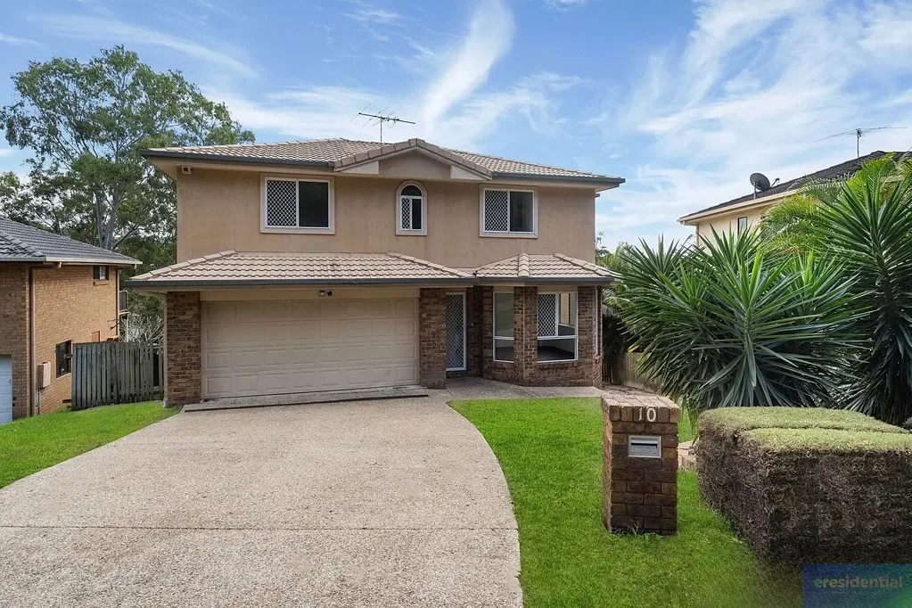 For Lease: Spacious Family Home with Modern Comfort in Edens Landing!