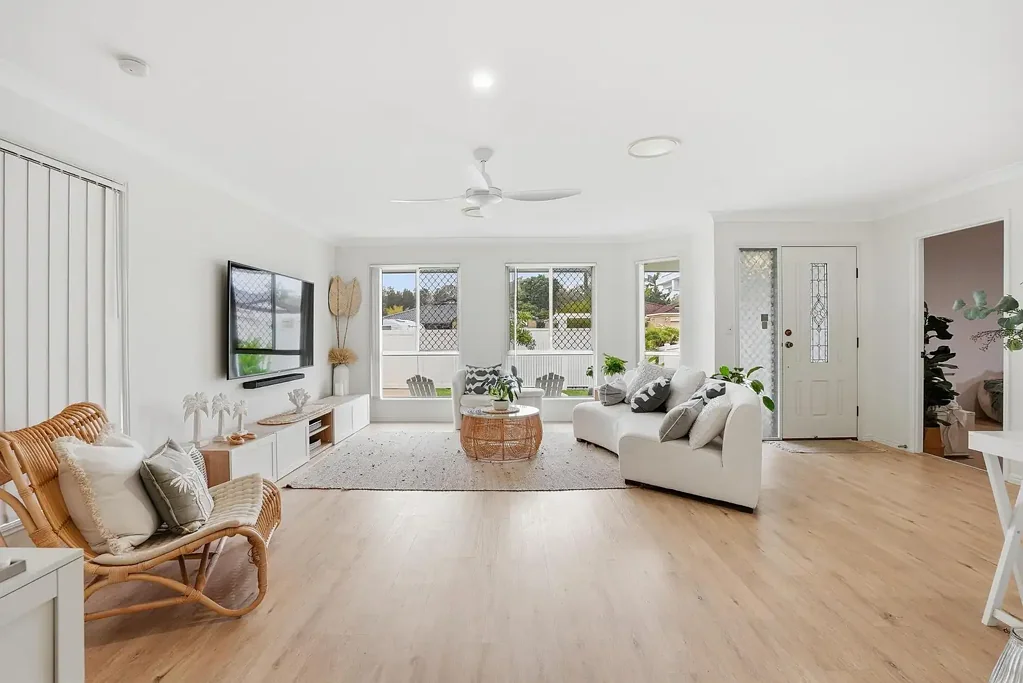 Elanora 3房  Modern Family Oasis in the Heart of Elanora