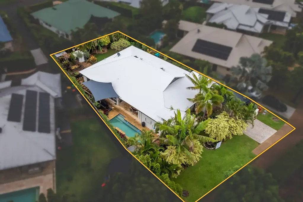 Coomera 5Moenga Resort-Style Family Living on a Massive 836m² Block in Coomera Waters